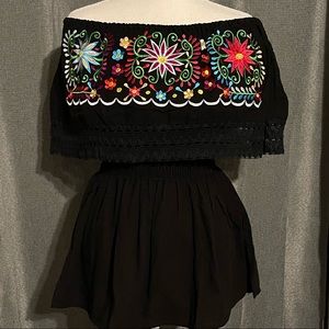 Embroidered Mexican blouse 🌺